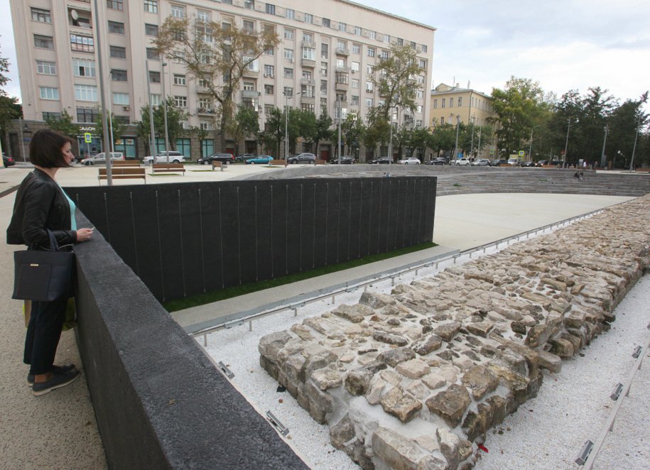 Фрагмент фундамента стены Белого города