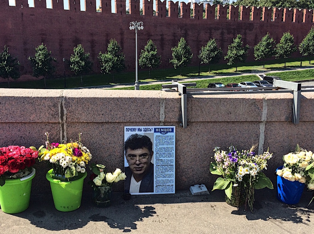 Немцов жив. Дом Бориса Немцова. Дом Бориса Немцова в Москве на Ордынке. Дом Бориса Немцова на Третьяковке.