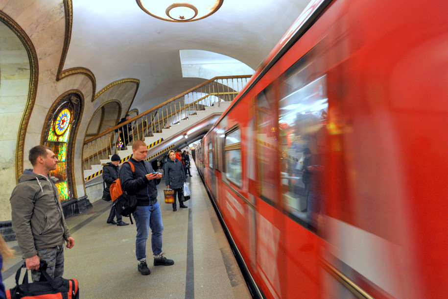 На 31 станции метро появятся зеркала для пассажиров