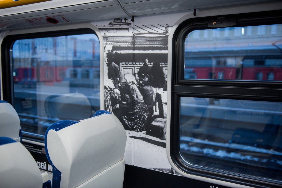 Тематический поезд Москва – Тула с архивными фотографиями запустили в столице