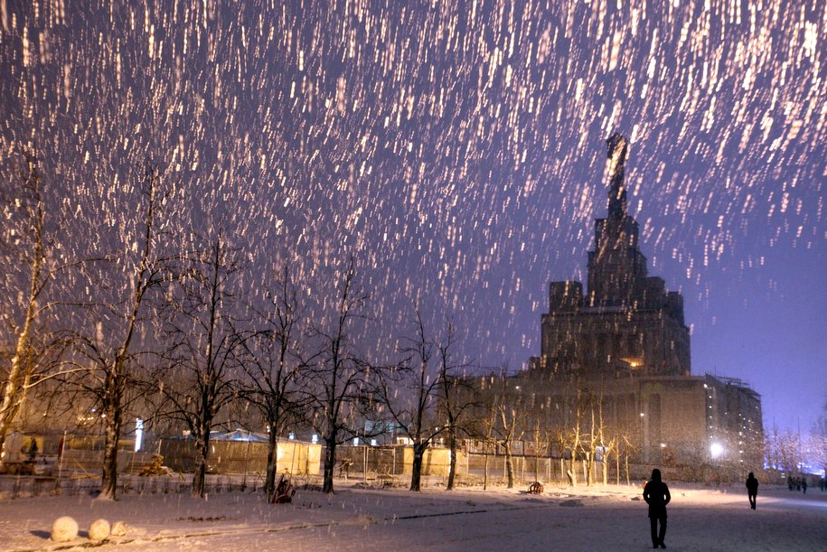 В москве пошел снег