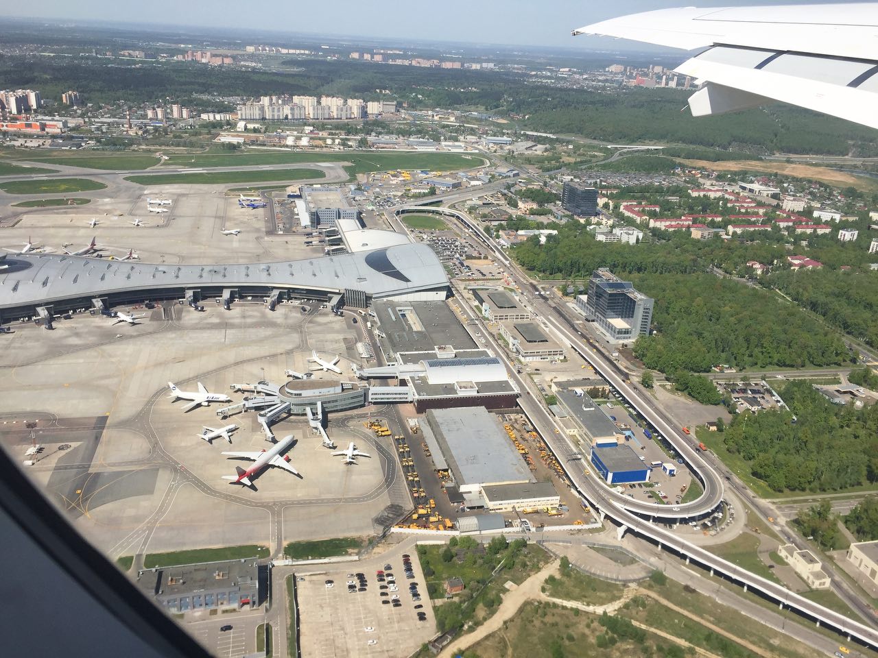 Vnukovo moscow. Аэропорт Внуково. Аэропорт Внуково сверху. Аэропорт Внуково вид сверху. Аэродром Внуково.