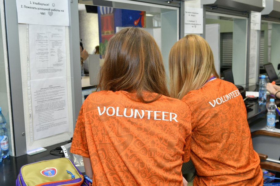На станциях московского метро начали дежурить волонтеры
