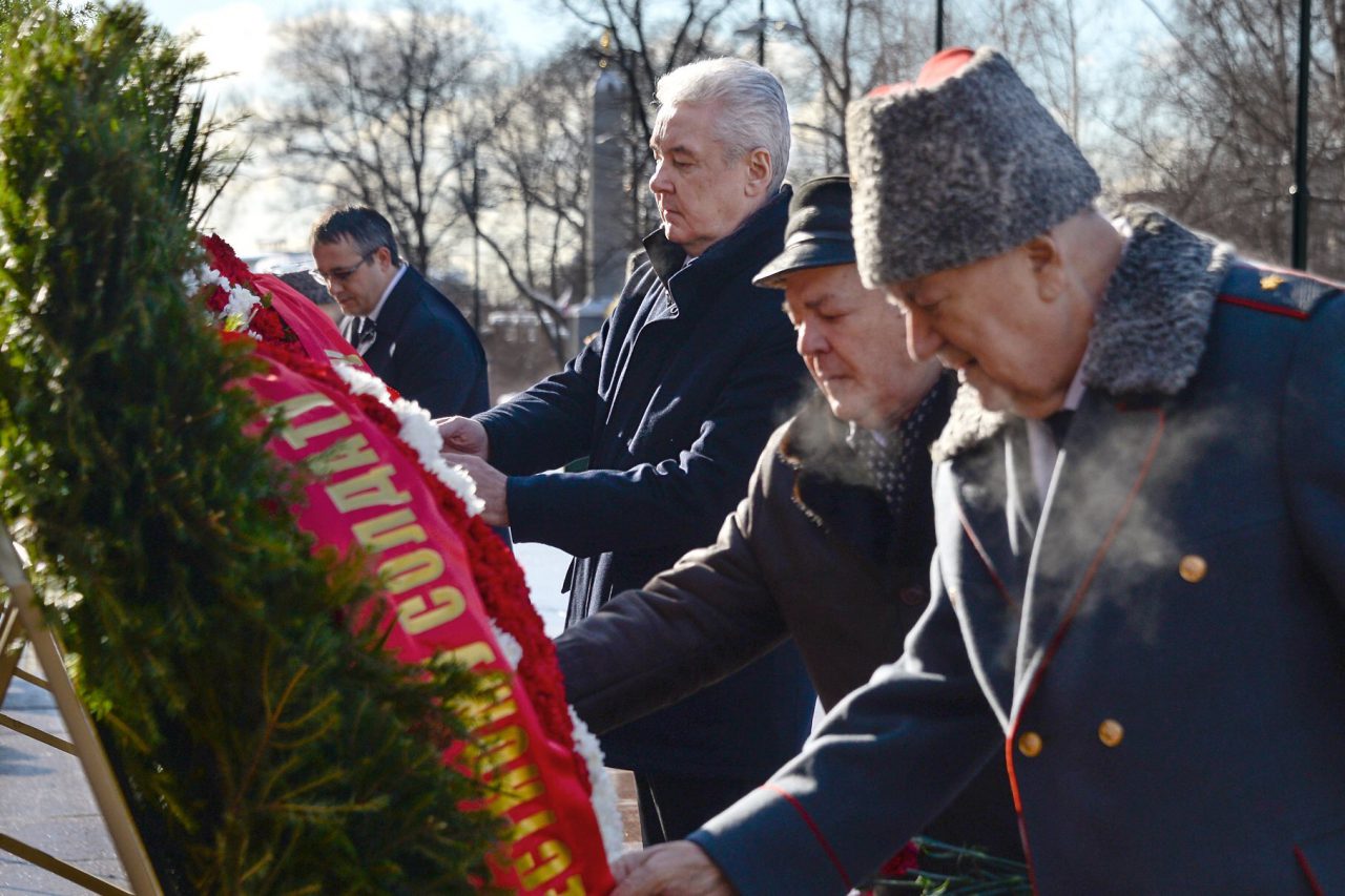 Сергей Собянин возложил цветы к Могиле Неизвестного Солдата