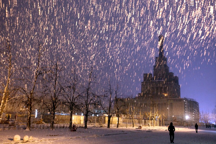 В Москве образовались многокилометровые пробки из-за снегопада