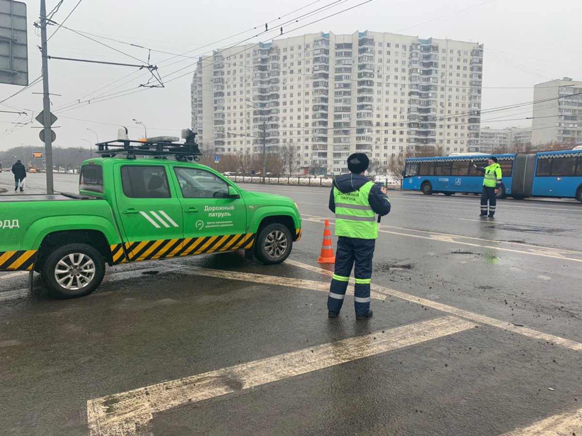 Центр дорожного движения. ЦОДД дорожный патруль Зеленоград. Дорожный патруль ЦОДД В Бирюлево. ЦОДД автовышка. Сотрудники ЦОДД.