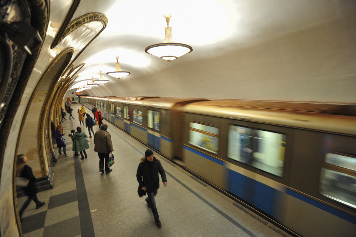 Вечерние подработки метро. Станции метро в центре Москвы.