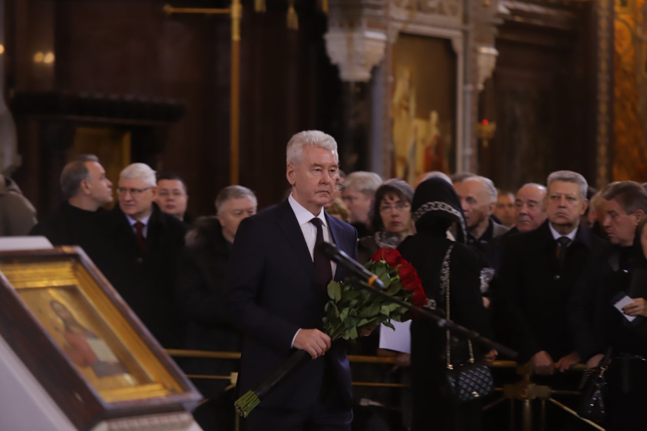 Лужков на похоронах Михалкова
