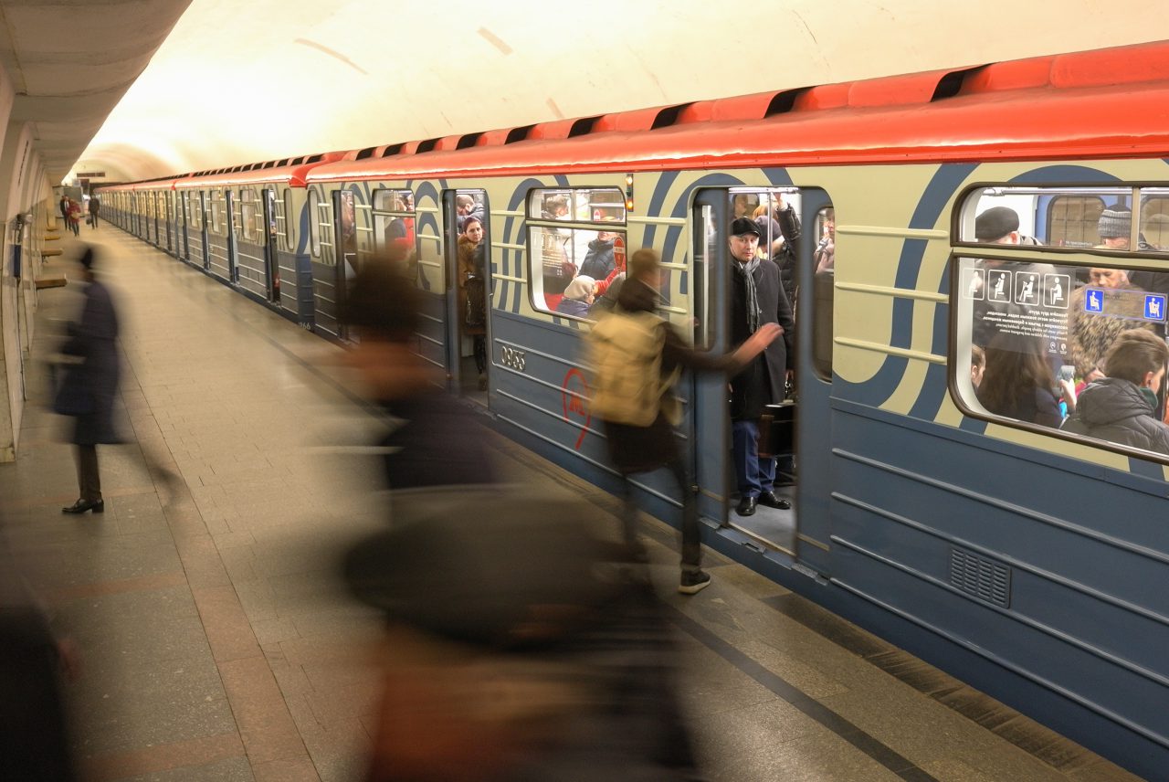 Движение метро. Замоскворецкая линия метро поезда. Метро Замоскворецкая линия Москва поезд 2020. Метропоезд Москва на Замоскворецкой линии. Поезда Московского метрополитена на зеленой ветке.