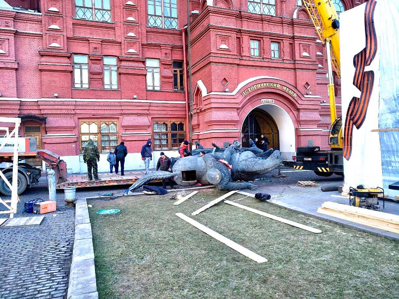 Памятник маршалу Георгию Жукову демонтировали для реставрации — Мосгорнаследие