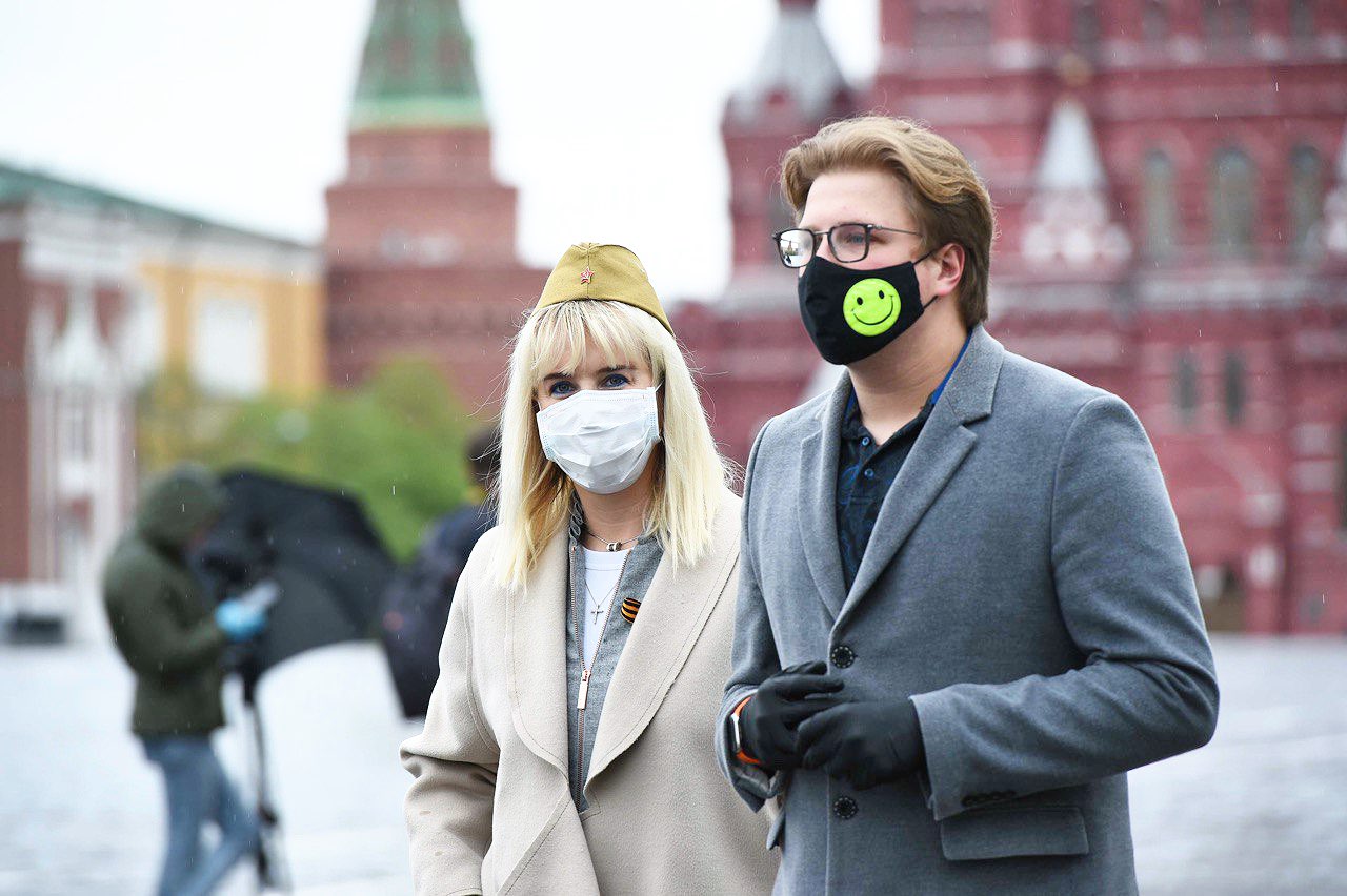 Люди в масках в Москве