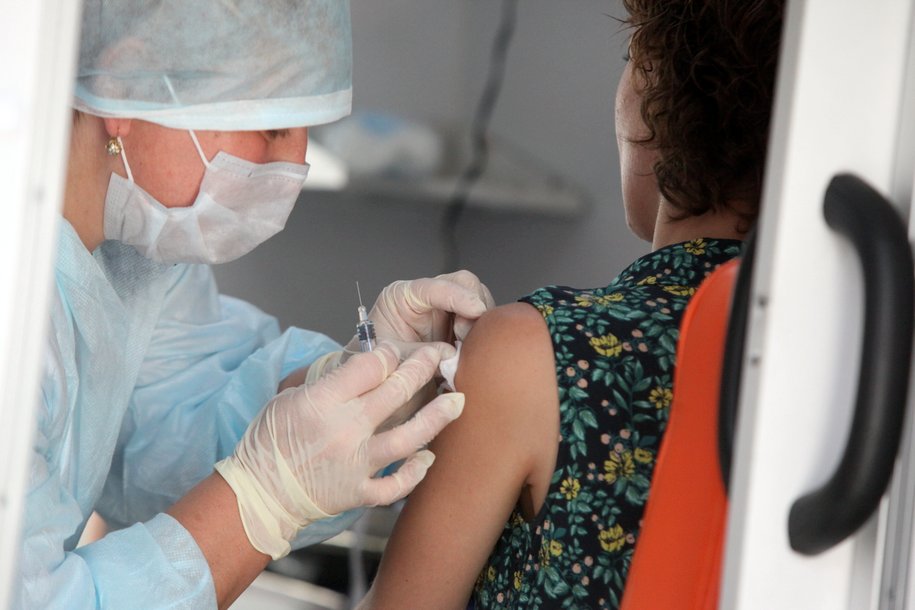 Мобильные пункты вакцинации от гриппа переехали в популярные локации