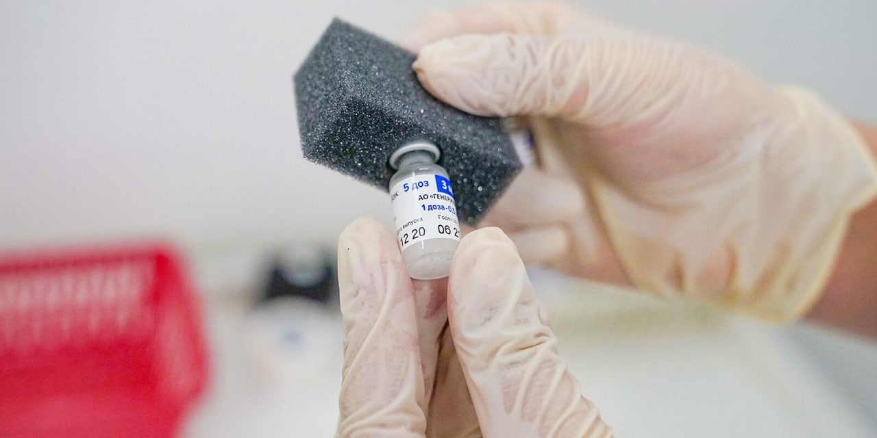 Вакцина от COVID-19 поступает в Москву своевременно и в достаточном объеме