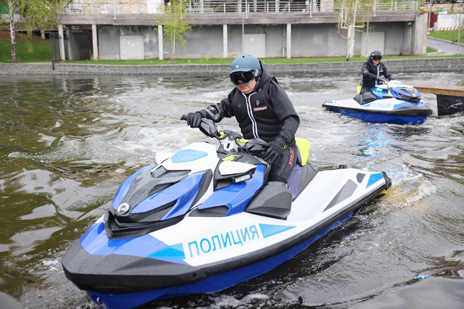 В Москве появились полицейские на гидроциклах
