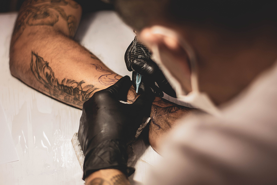 В Омске предложили делать татуировки с прахом
