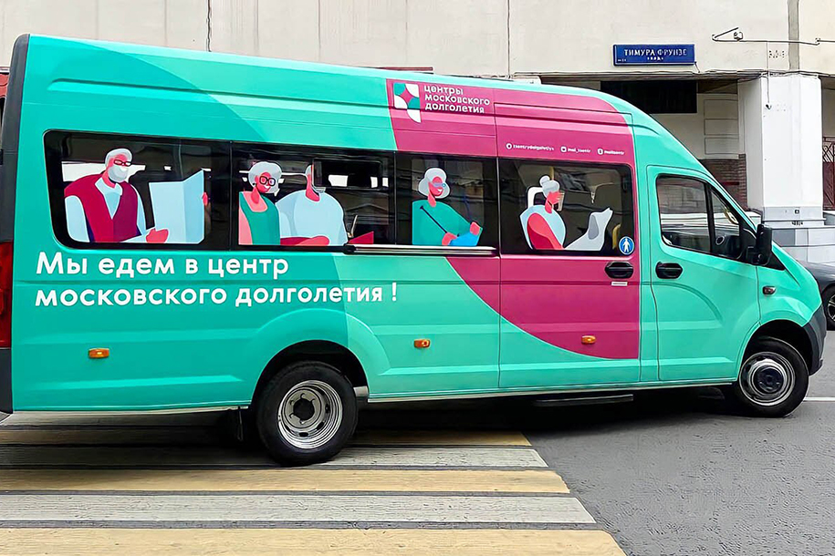 Автобусы довезут к центрам московского долголетия