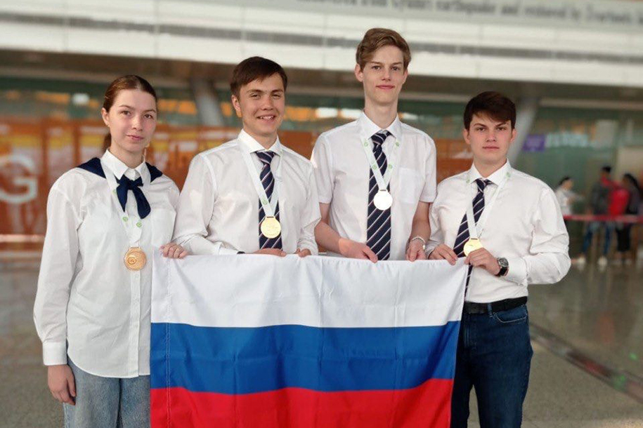 Школьники из Москвы завоевали золото МБО-2022