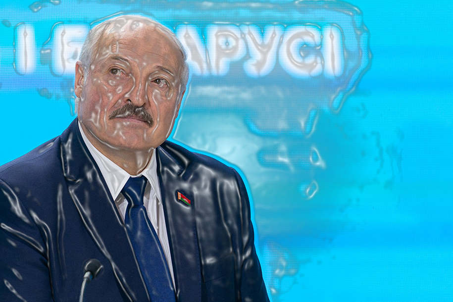 На ВДНХ продают одежду с цитатами Лукашенко
