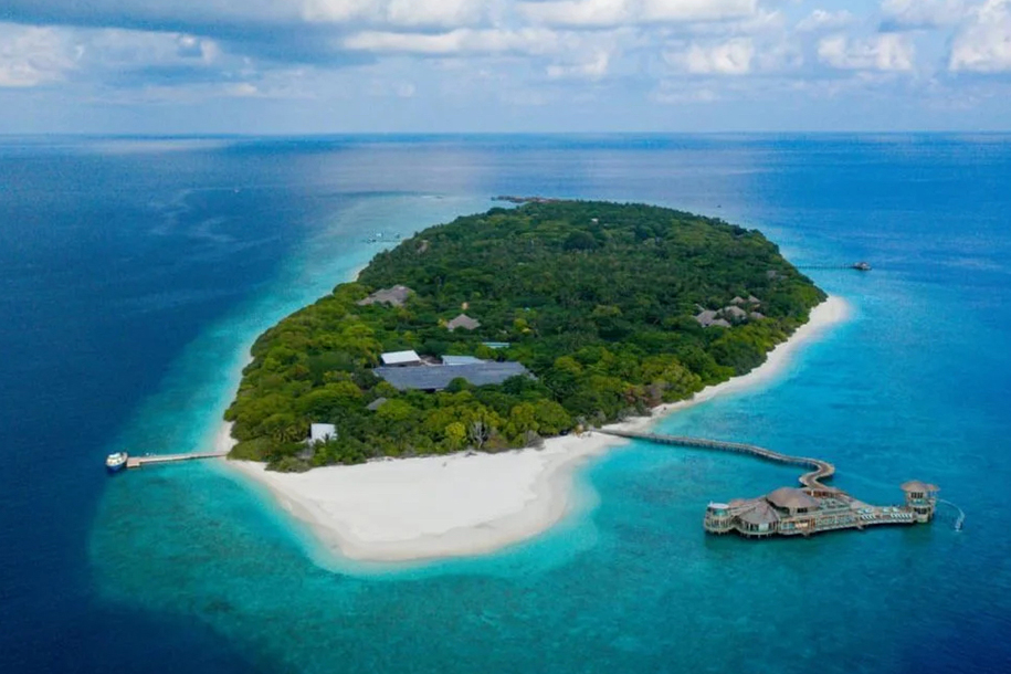 Мальдивский курорт ищет продавца книг