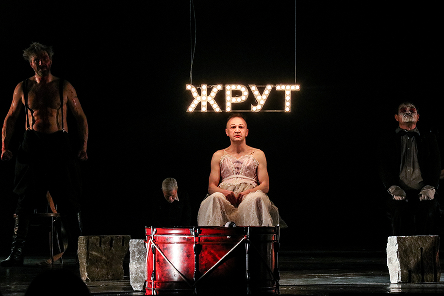 Пьесу Брехта «Барабаны в ночи» в постановке Бутусова играют в Театре им. Пушкина