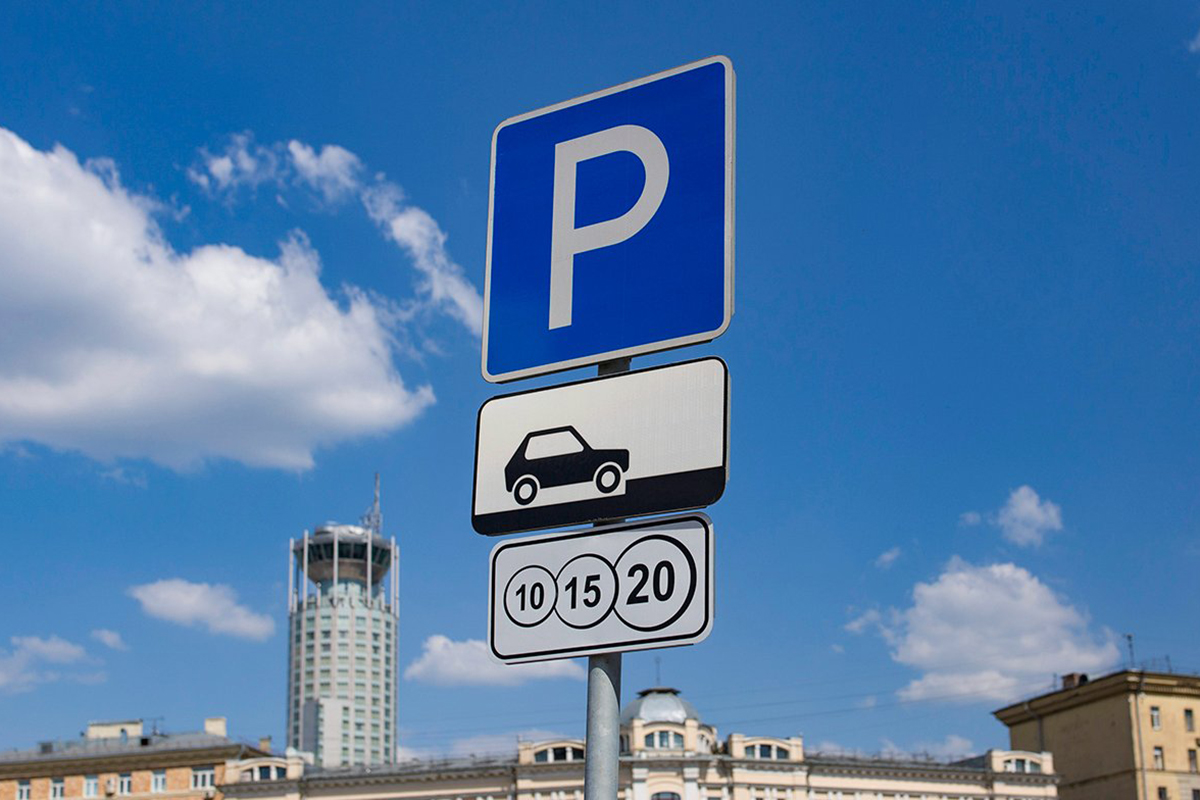 Больше 23 тысяч москвичей продлили парковочное разрешение онлайн