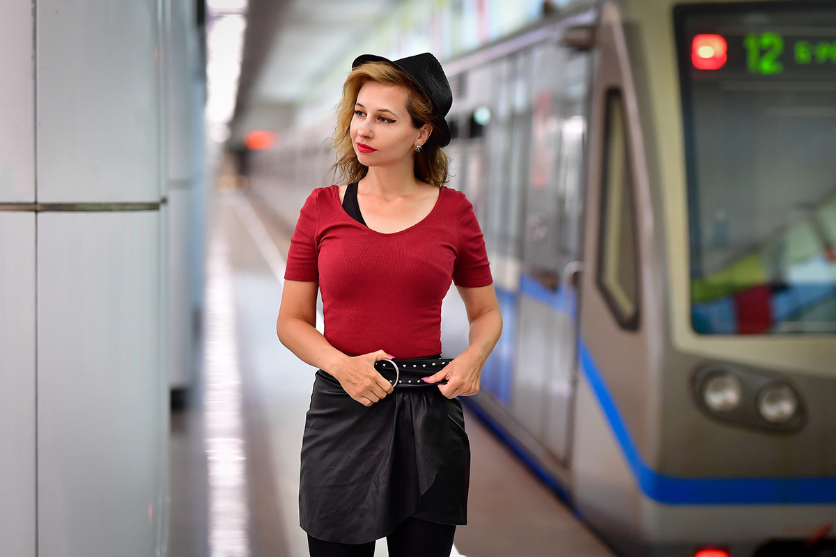 Белорусские женщины в метро. Голос женщины метро. Кондей в метро.