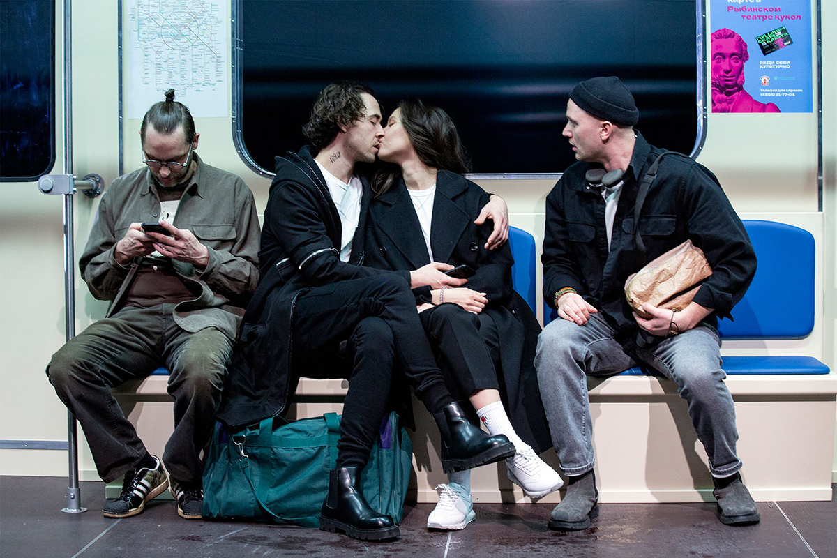В Театре Моссовета поставили спектакль о поисках любви в метро