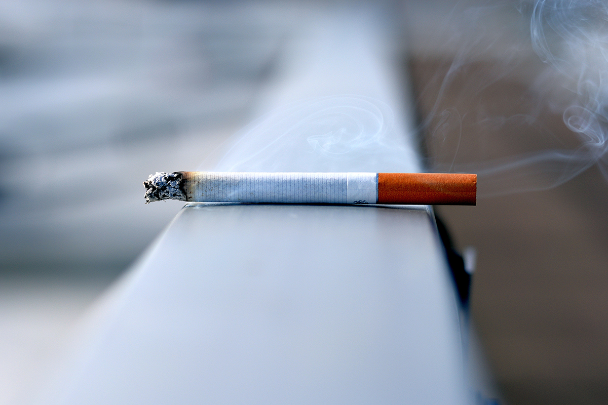 Больше половины теневого рынка сигарет в России приходится на контрабанду