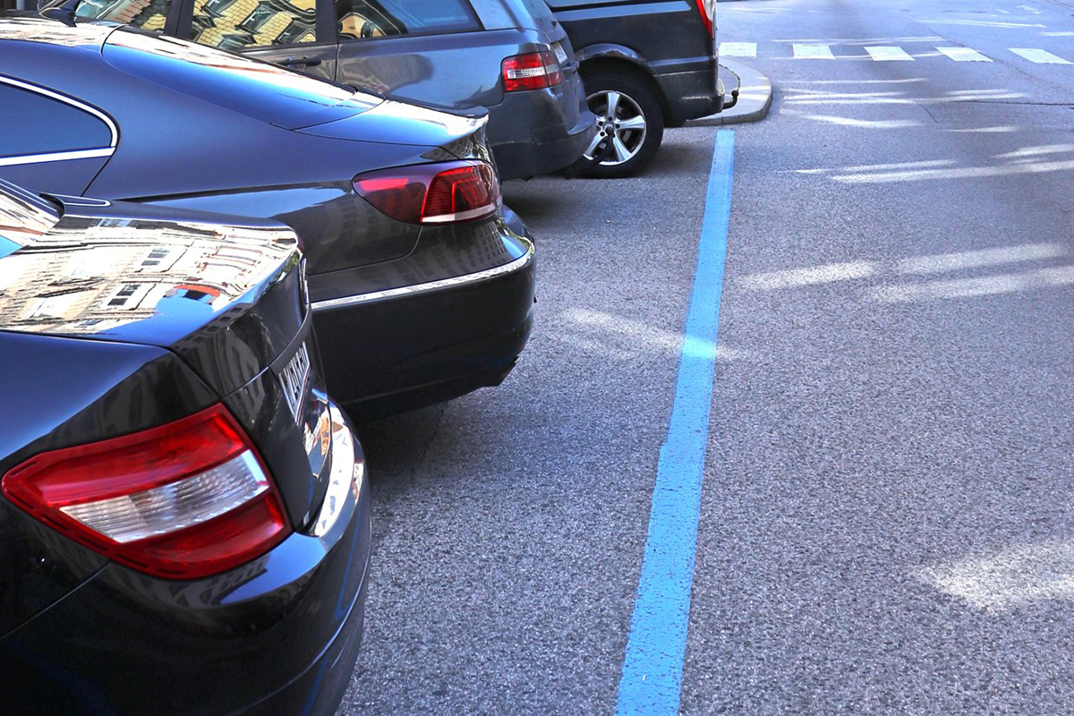 В Москве нанесут синюю разметку в зонах платной парковки