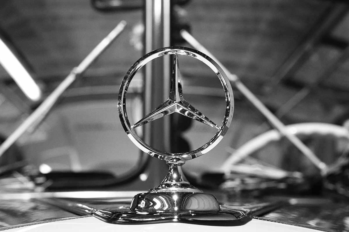 Mercedes-Benz и BMW прекратили доступ российских дилеров к онлайн-сервисам