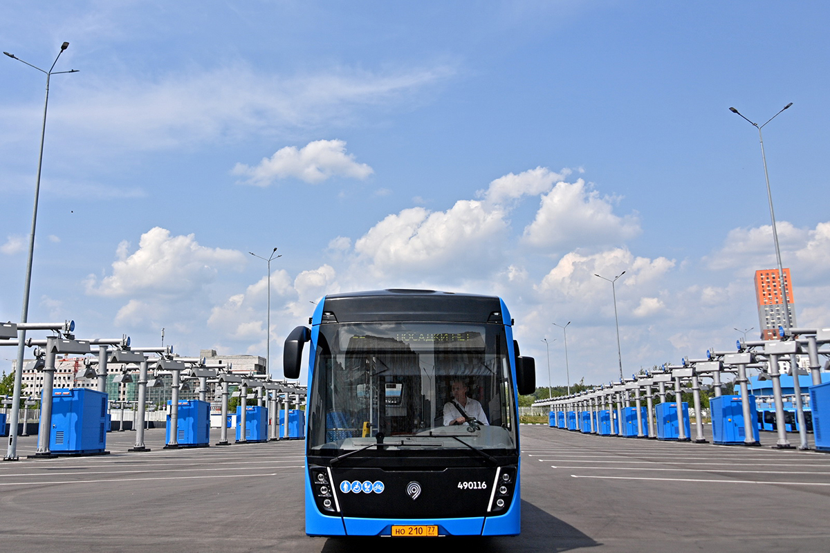 Собянин: в ТиНАО построят крупнейший в стране центр обслуживания электробусов