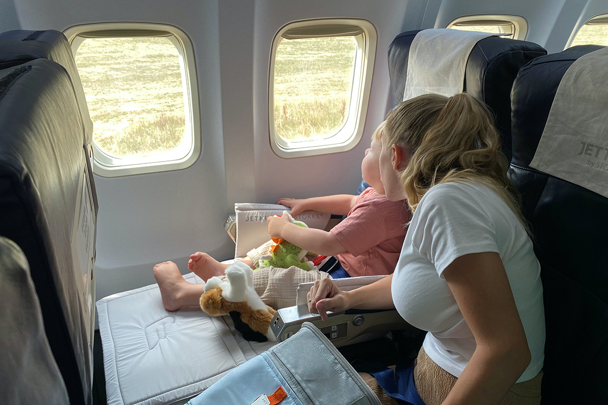 Как избежать истерики ребенка на борту самолета
