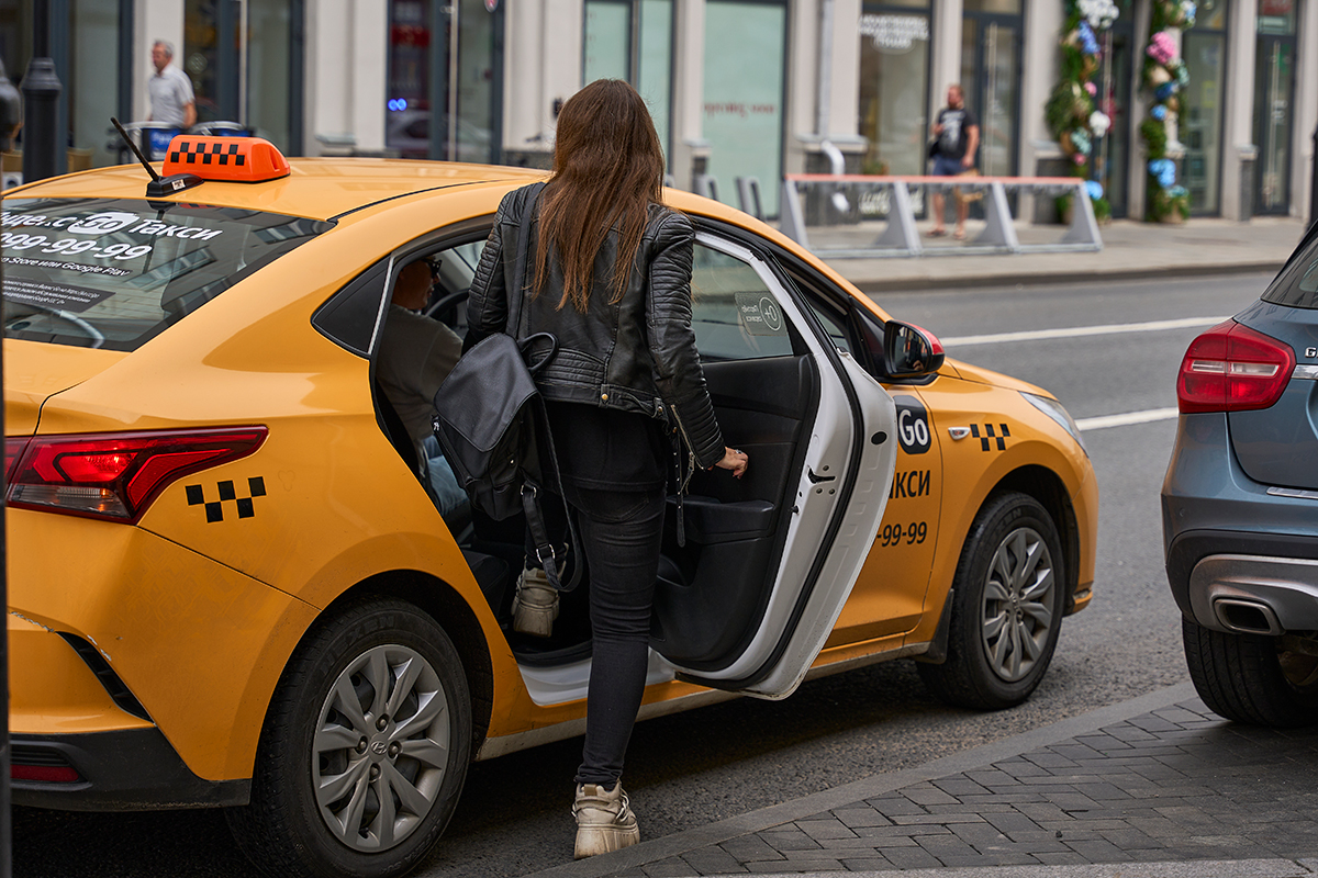 Роспотребнадзор запускает горячую линию по услугам такси и каршеринга