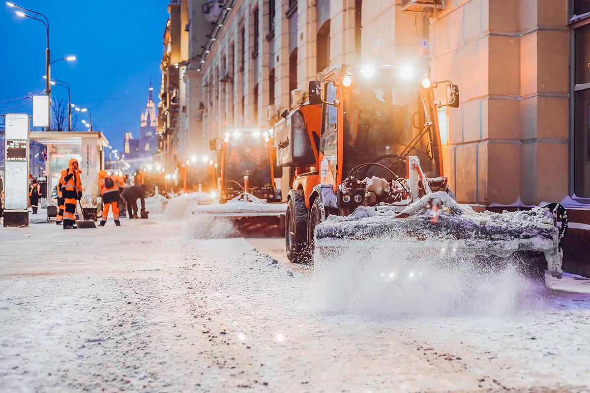 На уборку снега в Москве вывели максимальное количество техники