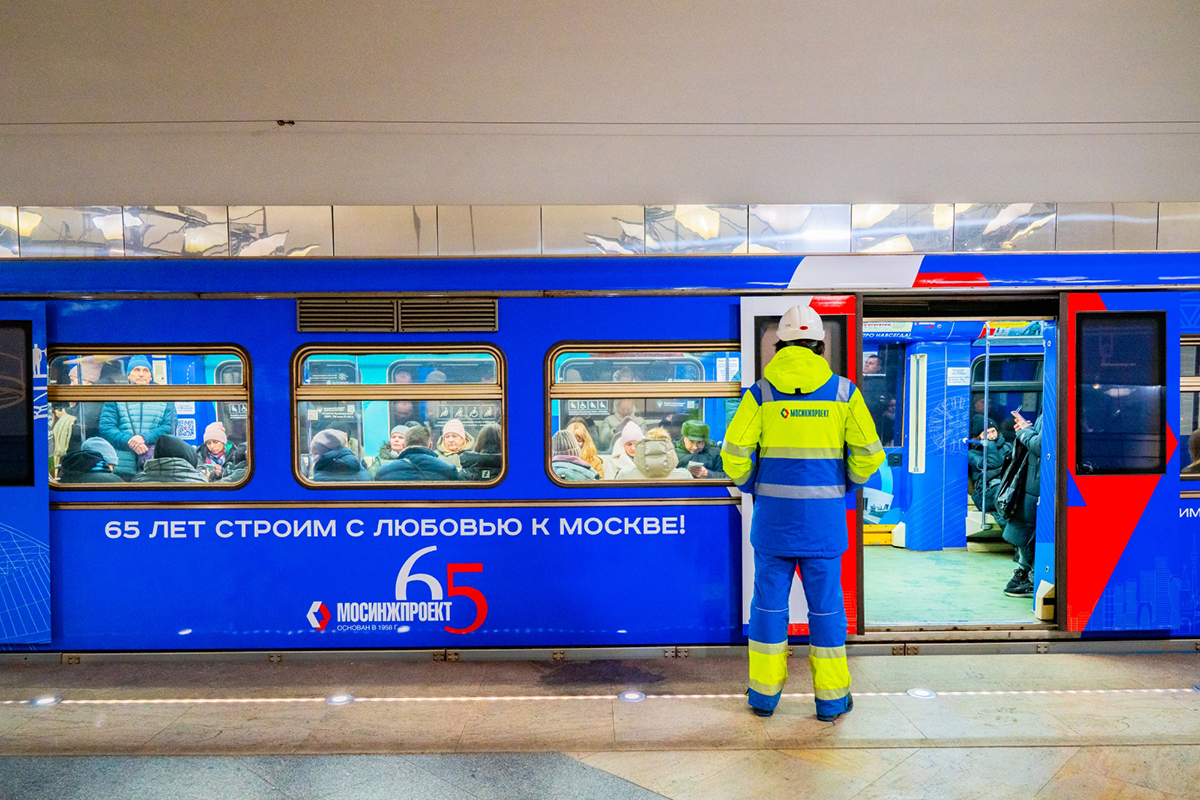 Андрей Бочкарёв: На Сокольнической линии метро запущен тематический поезд об уникальных градостроительных проектах столицы