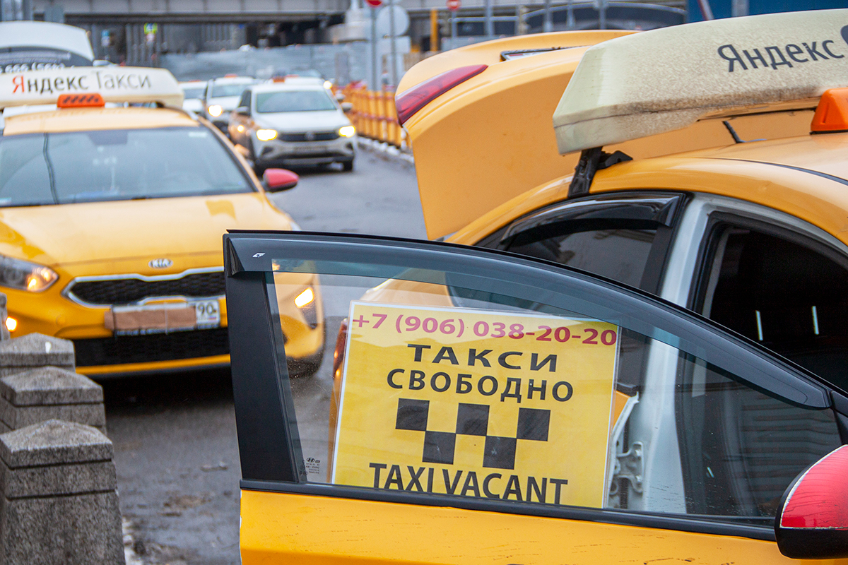 Более 600 такси изъято из-за нарушений правил безопасности перевозок