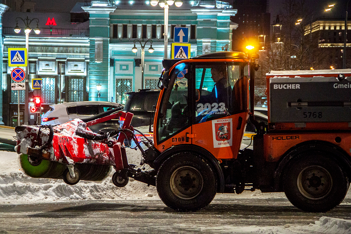 Более 10 тыс. единиц техники убирали Москву в новогоднюю ночь — Собянин