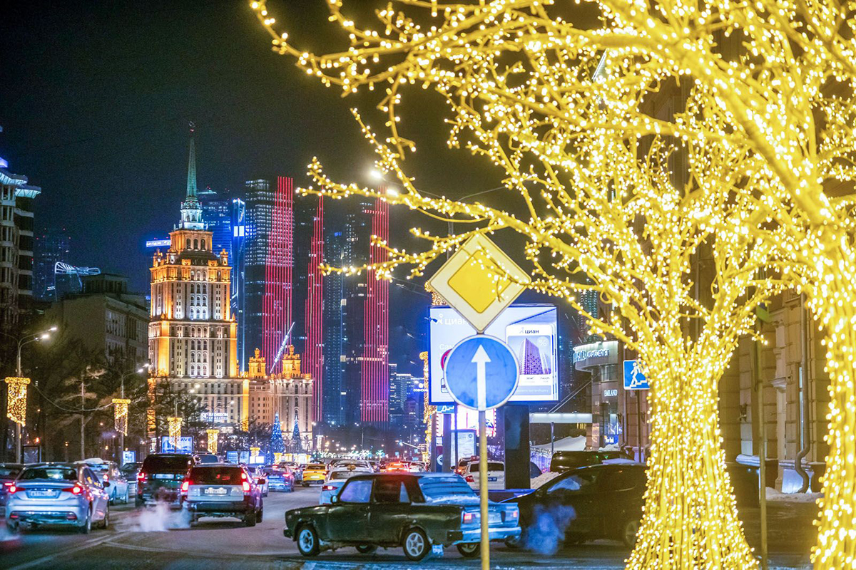 Собянин: По вечерам в Москве зажигается более 1 млн светильников