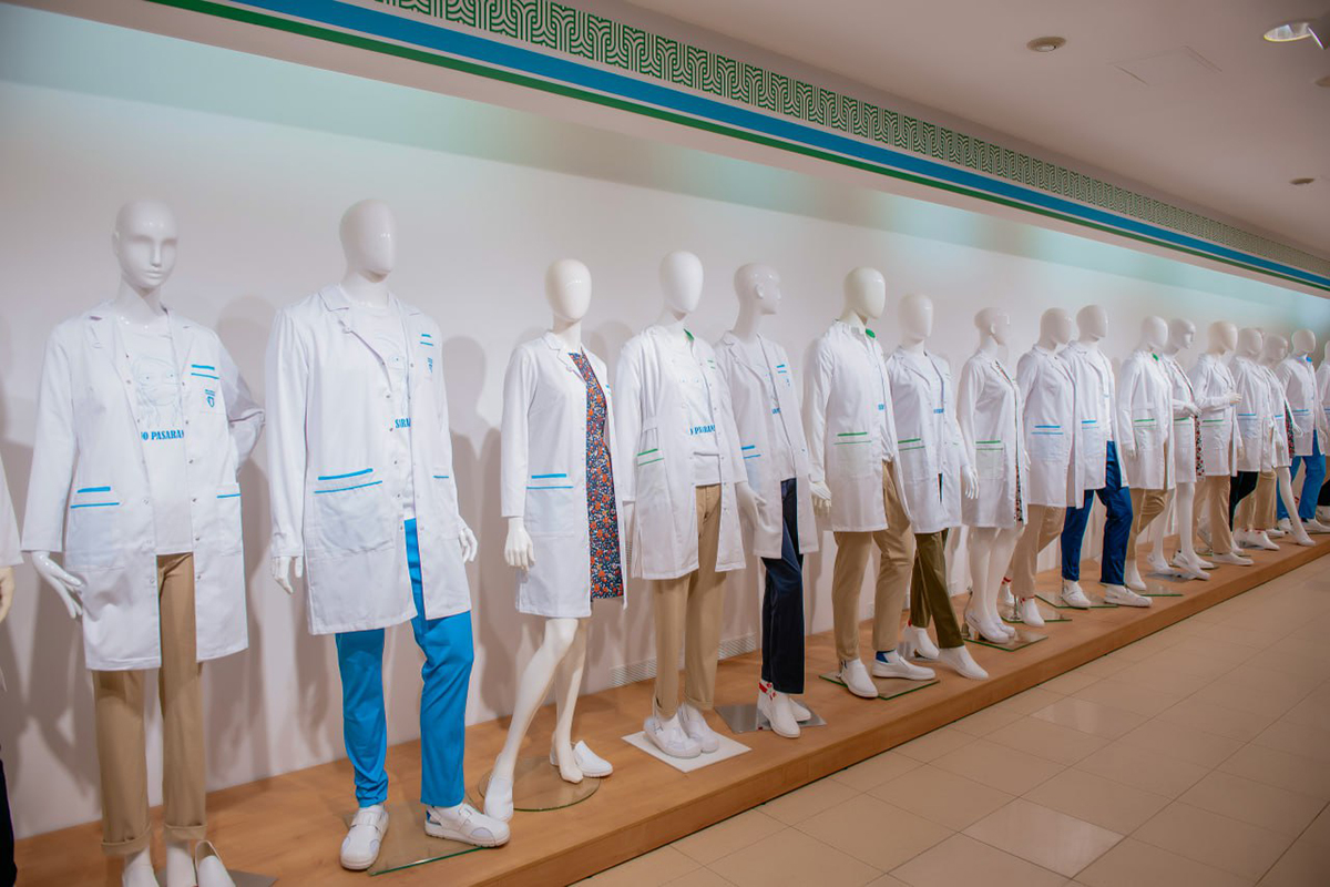 Собянин: Город продолжит обеспечивать столичных медиков форменной одеждой