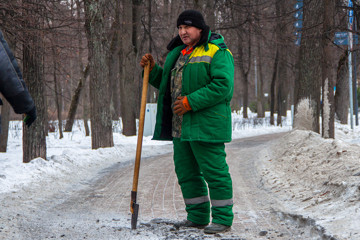 В Подмосковье очистили от снега 10 тыс. км дорог за ночь