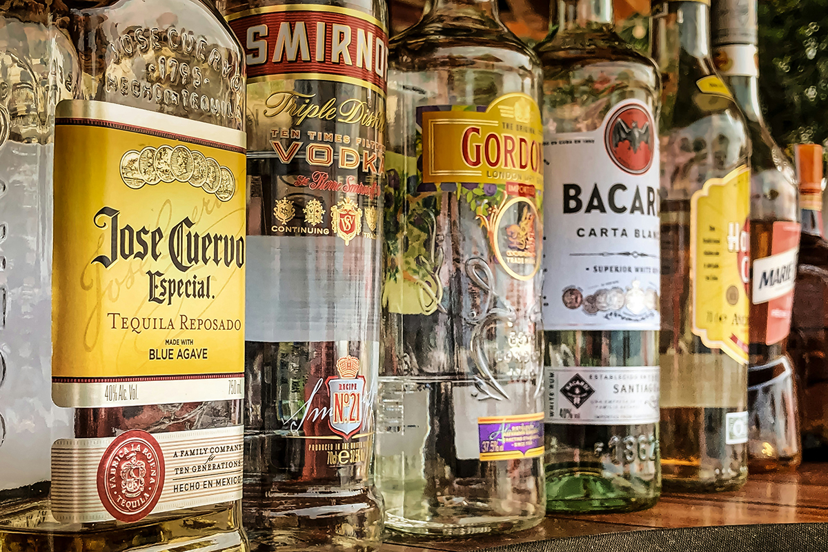 Таможня настаивает на переносе маркировки алкоголя из Латвии в Россию