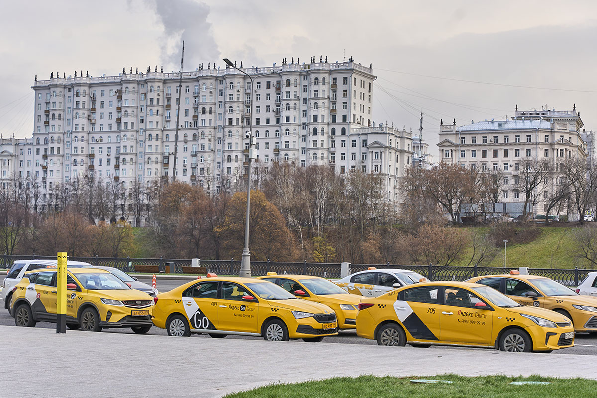 Сергей Собянин рассказал о планах развития такси и каршеринга в Москве