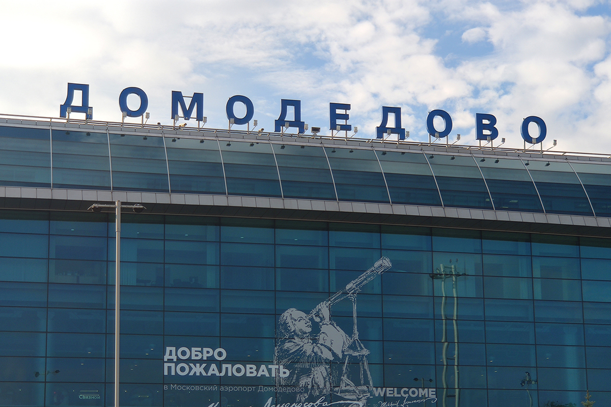 В аэропорту Домодедово бесплатно помогают родным пострадавших в Crocus City Hall