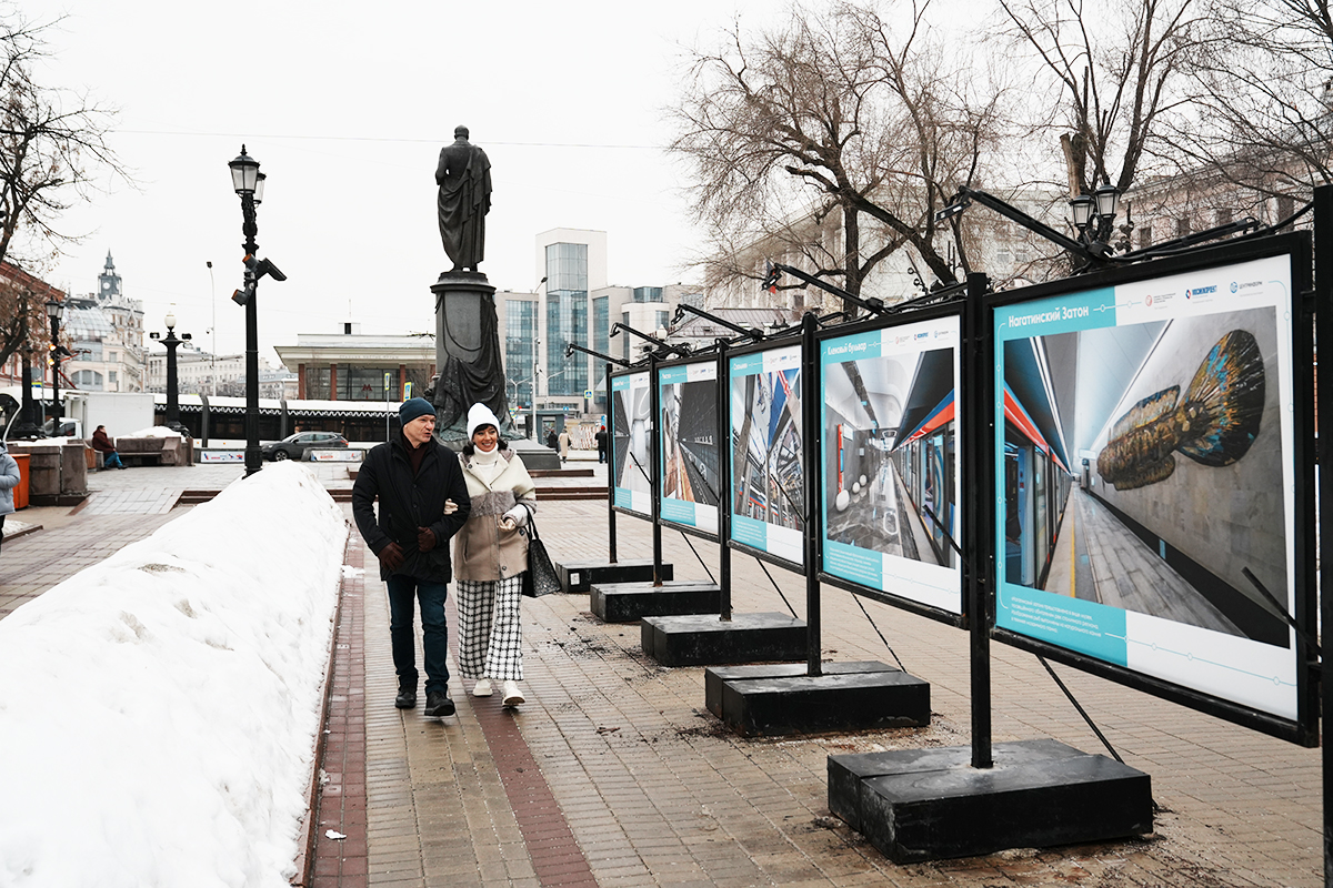Выставка к годовщине полного запуска Большой кольцевой линии метро открылась в центре Москвы