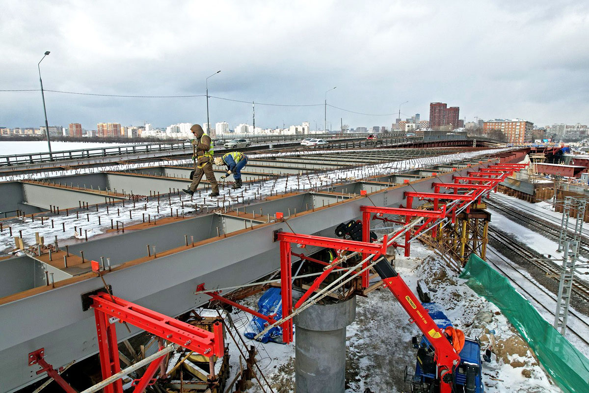 Мэр Москвы: Планируем в этом году закончить строительство 12 путепроводов