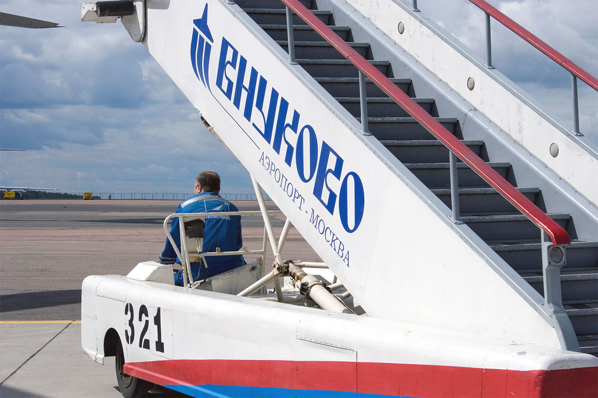 Во Внуково установят отечественные турникеты для входа по электронным посадочным