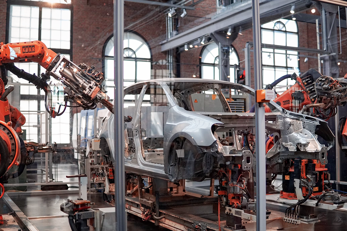 Бывший завод Mercedes в Подмосковье возобновляет работу в мае