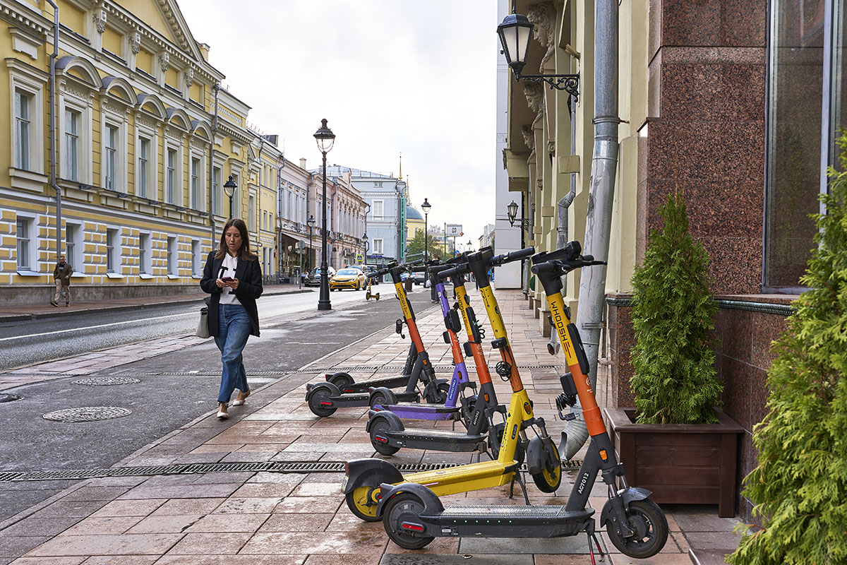 В Петербурге запретят движение электросамокатов по тротуарам и площадям