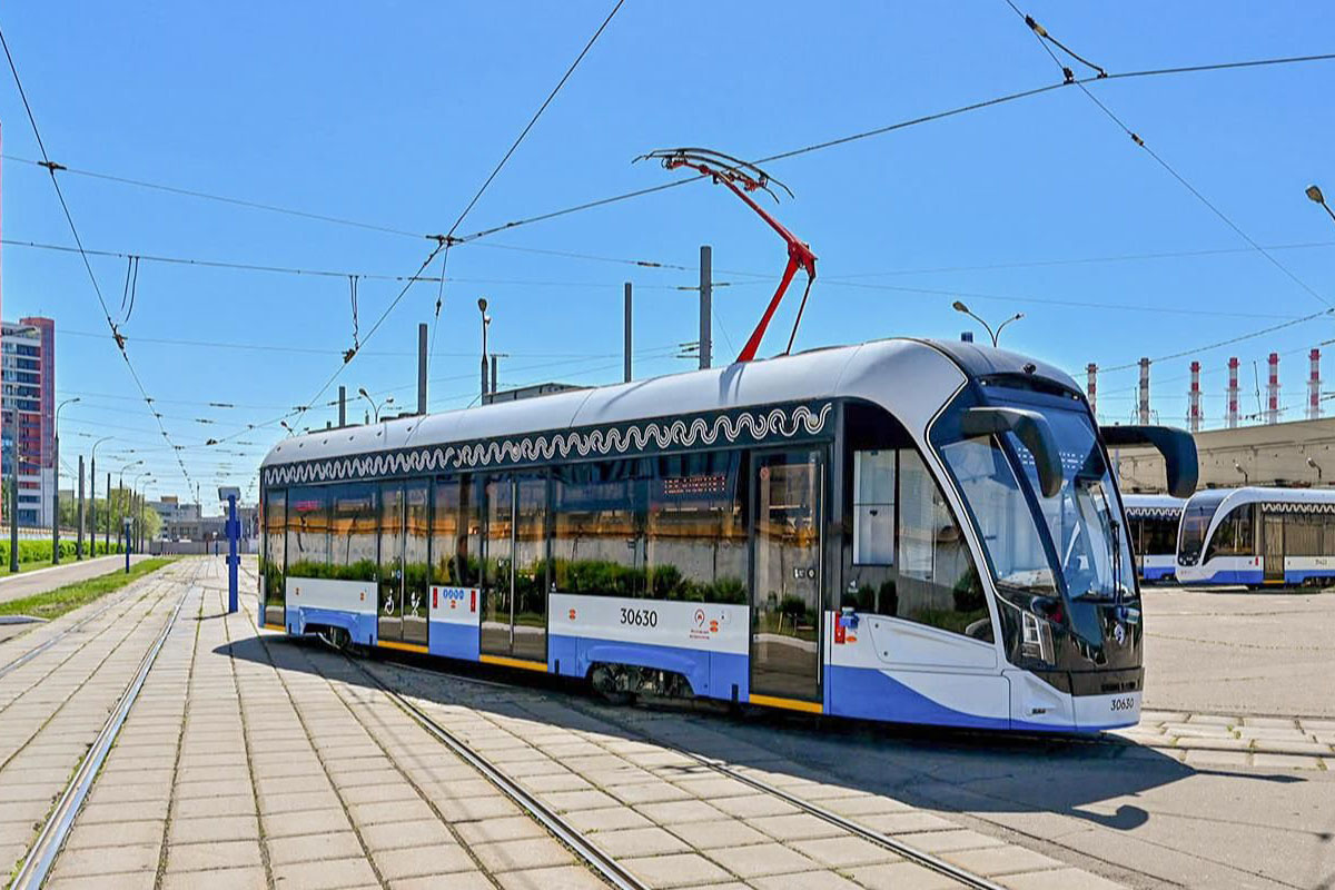 Первый в РФ беспилотный трамвай проехал около 100 км по улицам Москвы