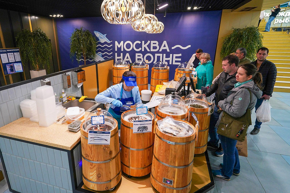 На рынке «Москва — на волне» снизили цены на товары к годовщине «Сказки о рыбаке и рыбке»
